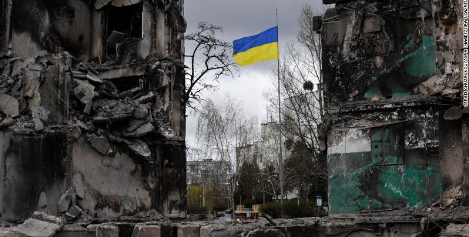флаг Украины, война, разрушенные здания