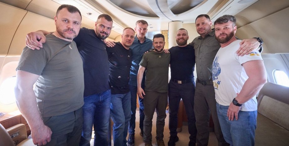 Командири захисників "Азовсталі" повертаються додому, фото