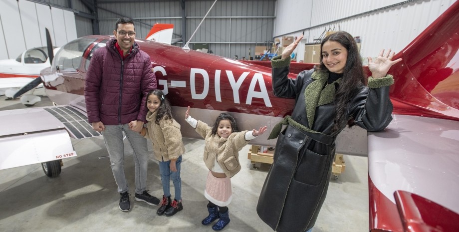 Ашок Алисерил полюбил самолеты после урока полета, который жена купила ему в подарок на день рождения