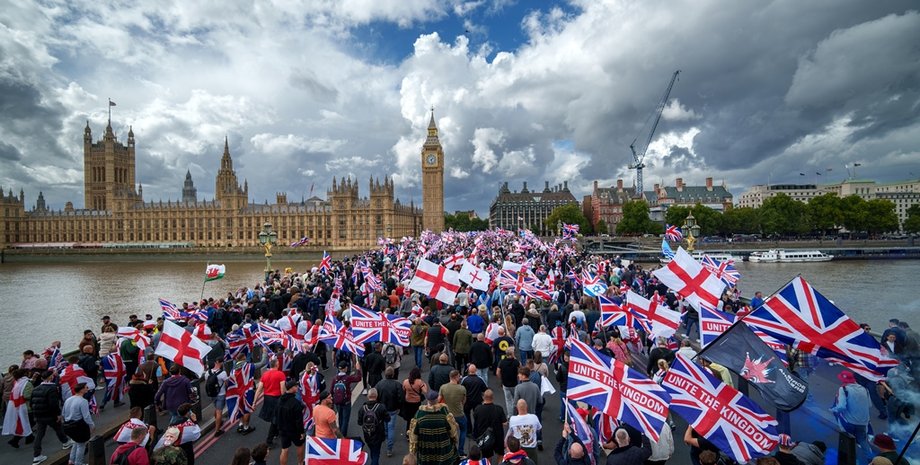 Антииммиграционные протесты в Великой Британии