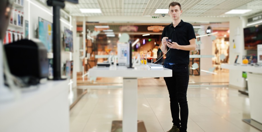 Охранник супермаркета супермаркет, магазин, охрана, охранник