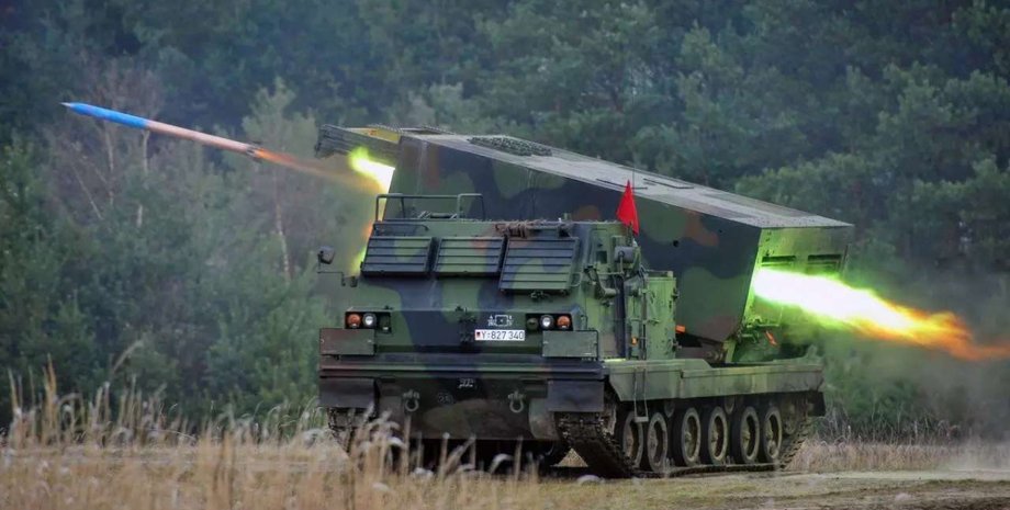 HIMARS, выстрел, деревья