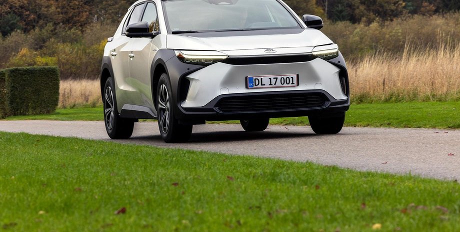 Toyota bZ4X, електромобіль Toyota, Електромобіль Тойота, кросовер Toyota, запас ходу Toyota bZ4X, нова Toyota bZ4X