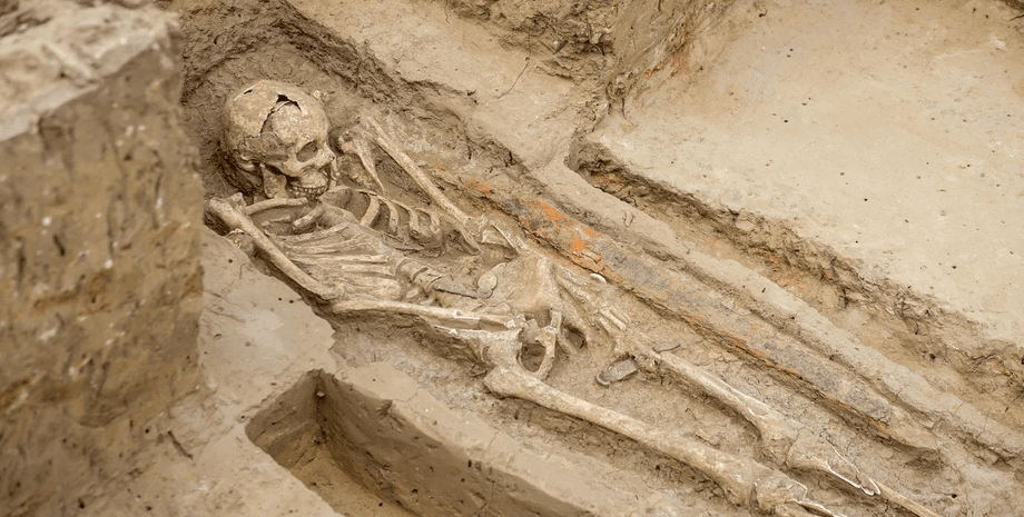 кости, могила, меч, фото