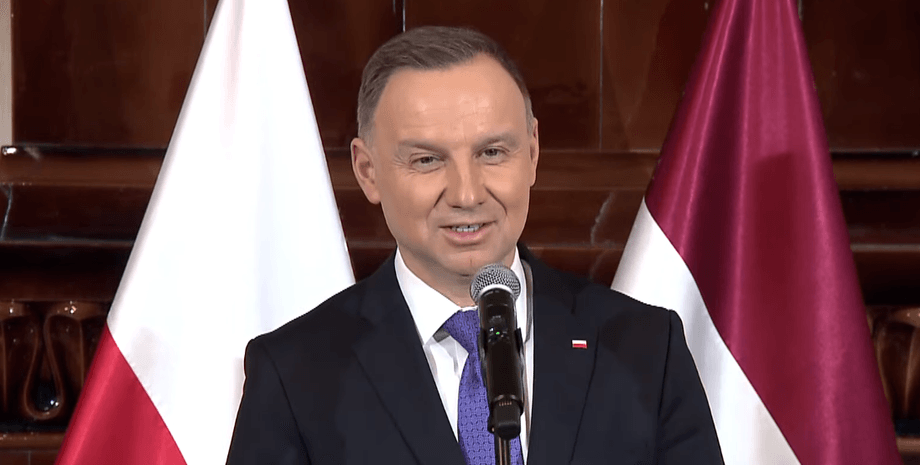 Анджей Дуда продлил пребывание украинцев в Польше