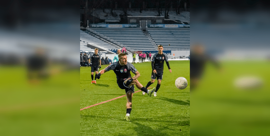 Футболісти клубу Зоря Луганськ на полі футболісти Зоря, ФК Зоря, команда Зоря, клуб Зоря, Зоря Луганськ