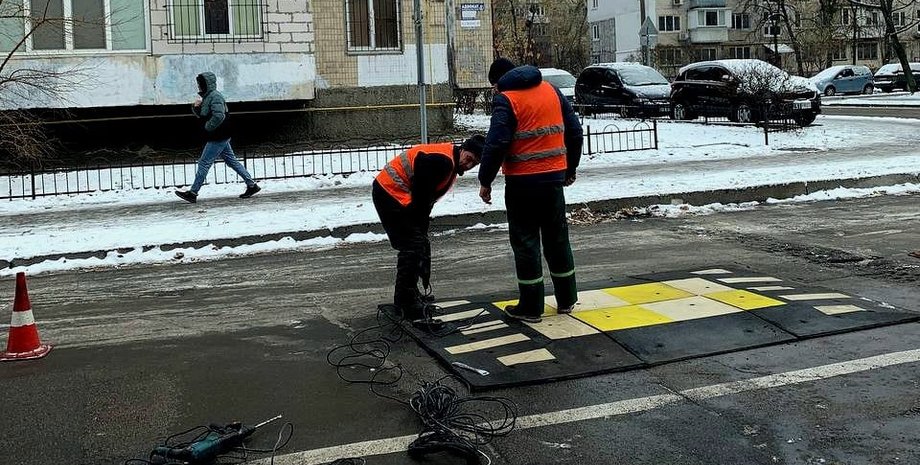 дорожные работы киев, лежачий полицейский, берлинская подушка