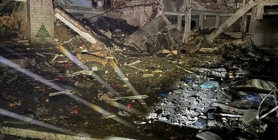 Обстрел, разрушения, школа, детсад, Курахово, ракета, Донецкя область, война в Украине, фото