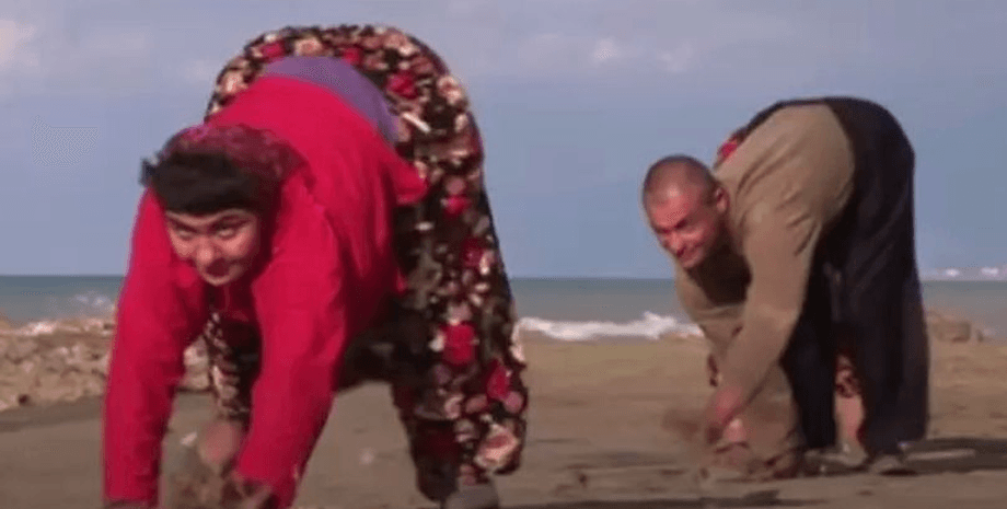 Семья, которая ходит на четвереньках, ходят на четвереньках, теория эволюции, проблемы со здоровьем, походка человека