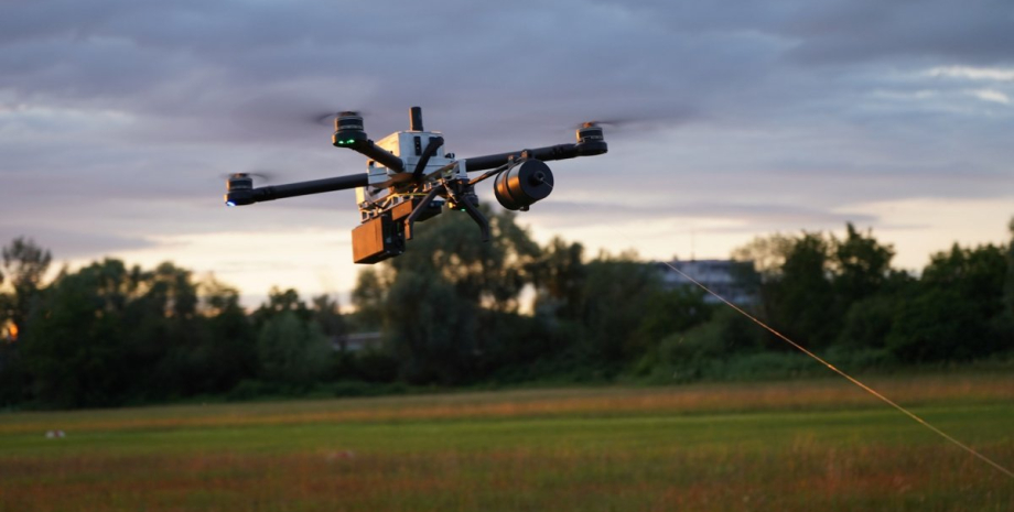 L'armée ukrainienne utilise des radars mobiles pour détecter tôt les kits de FPV...