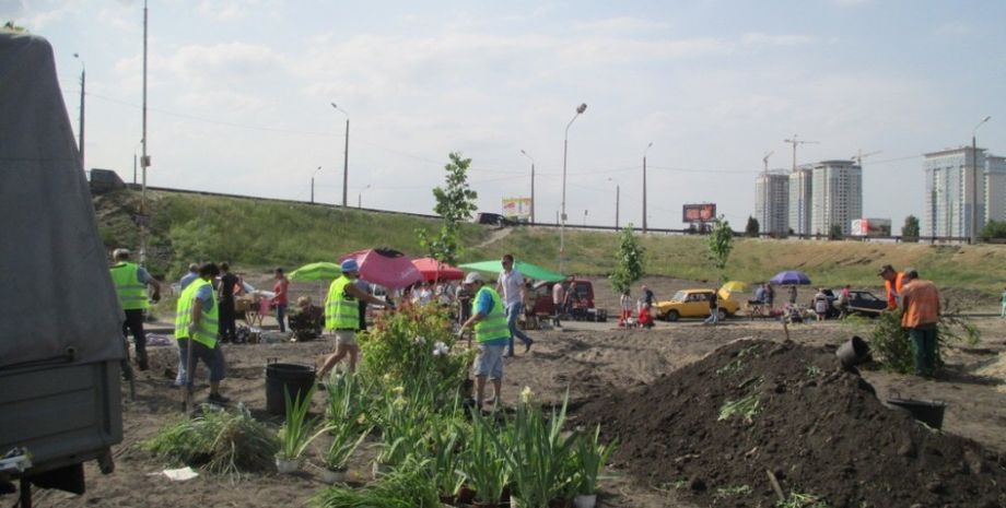 Сквер около метро "Осокорки" / Фото пресс-службы мэра Киева