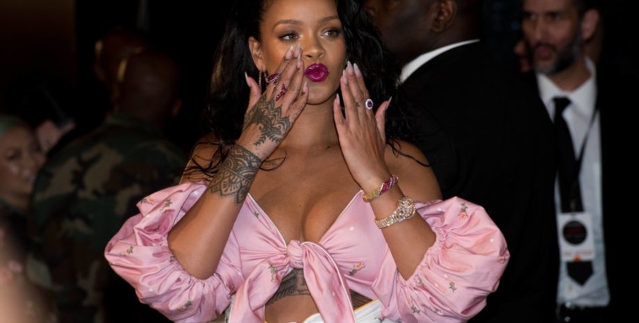 Рианна в платье от Marianna Senchina/Фото: Vogue