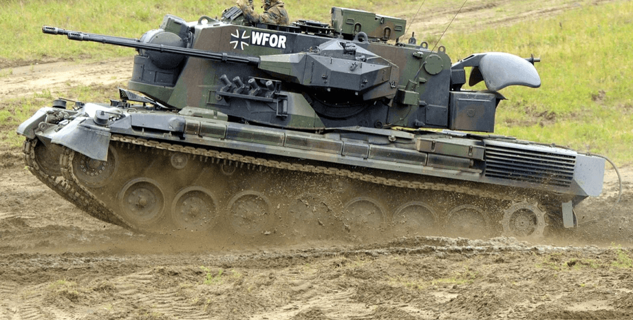 немецкий гепард куда-то спешит