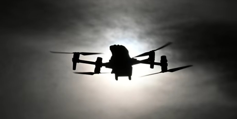 Дрон в небе