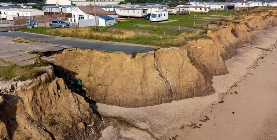 Скипси Сэндс, приморский курорт, город-призрак в Великобритании, эрозия, дома поглощает море, фото