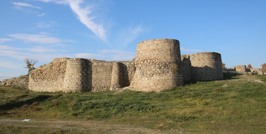 В крепости Рустави археологи нашли средневековые доспехи