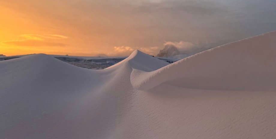 Явище отримало назву сніговий карниз