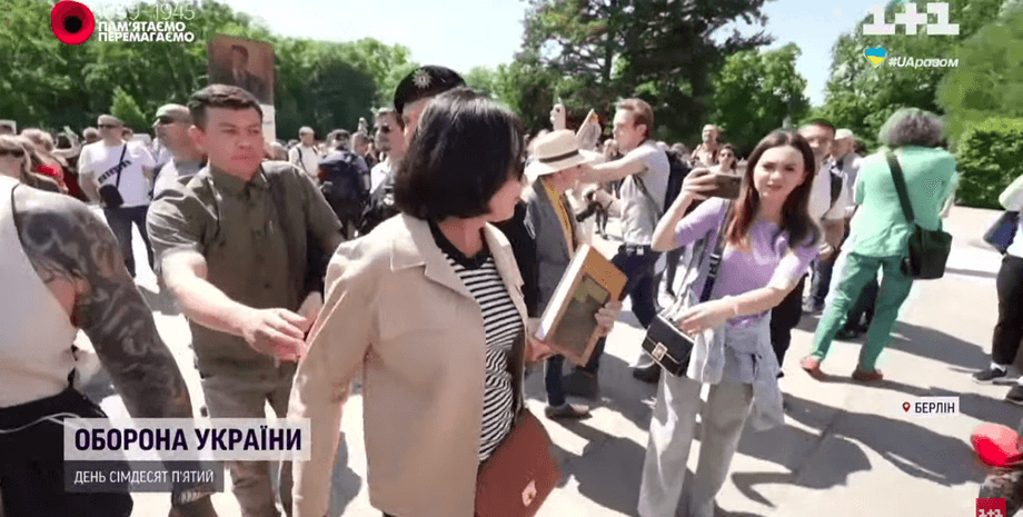 Наталья Мосейчук нападение избиение журналисты 1+1 Берлин Бессмертный полк