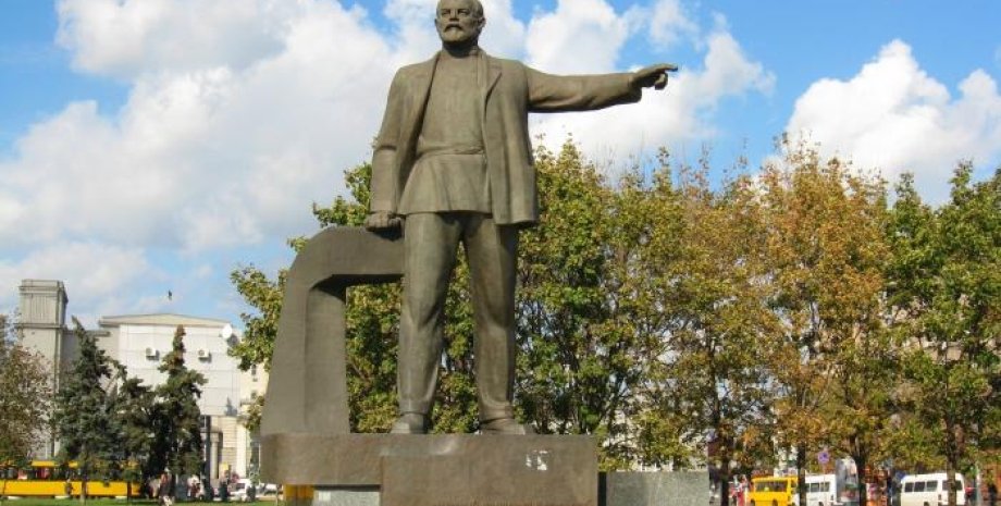 Памятник Петровскому в Днепропетровске / Фото: wikimapia.org