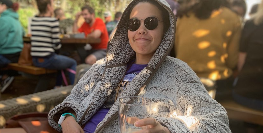 Студентка Фэллон Томпсон, отношения, любовь, измена, разрыв, видео, тренды TikTok, поддержка отца, курьезы