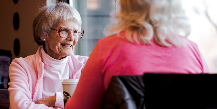 Пенсіонери, літні люди