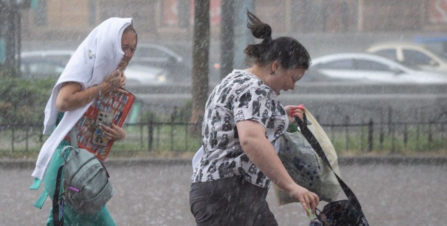Погода завтра будет дождливой на западе и севере Погода завтра принесет дожди и грозы на запад и север Украины