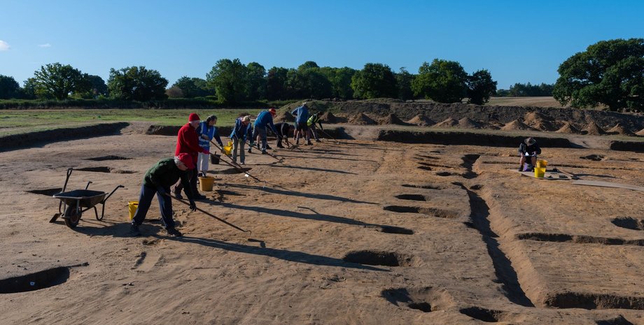 раскопки, ученые, ямы, фото