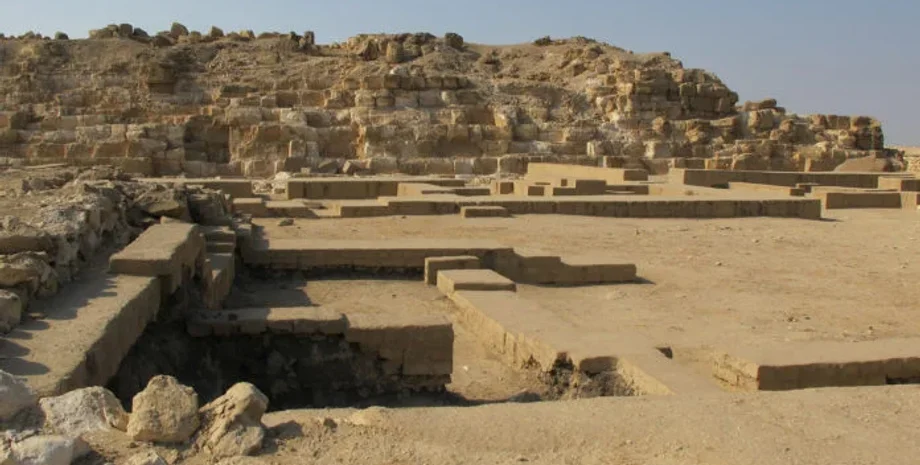 Пирамида Джедефры, Пирамиды Гизы, Древнеегипетская архитектура, Погребальные ритуалы, Фараон Джедефра, Египетская археология, Ступенчатые пирамиды Саккары