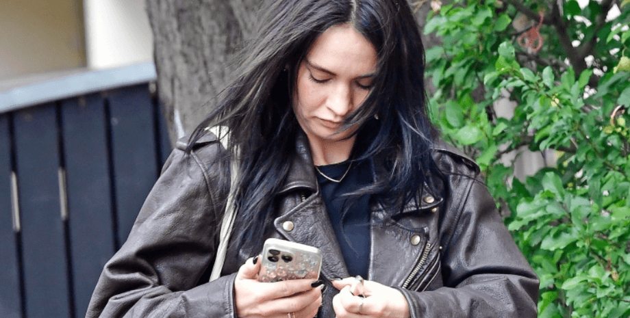 Лили Джеймс сменила цвет волос