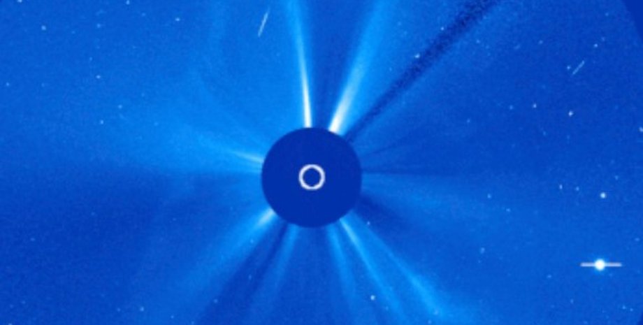 корональний викид маси, Сонце, виверження, сонячний спалах