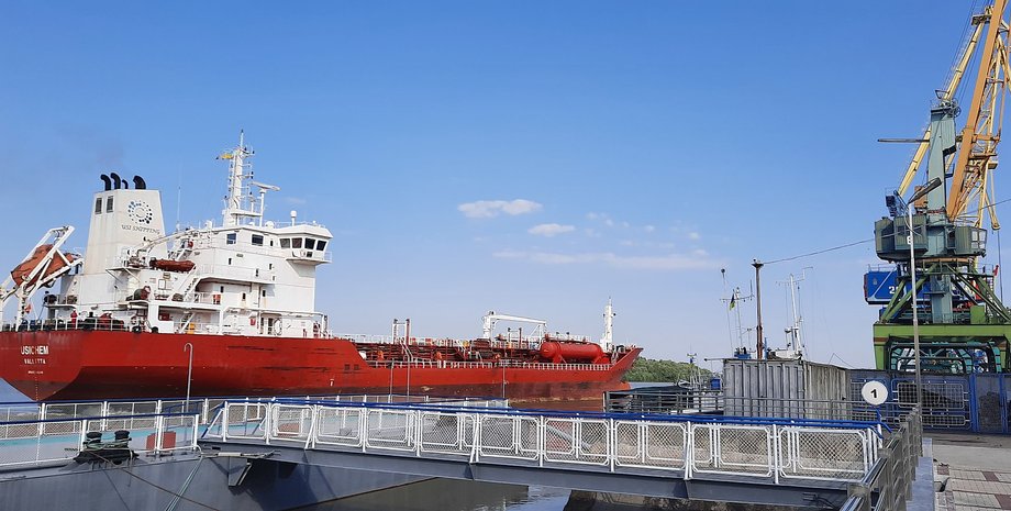 Танкер в порту Измаила, фото