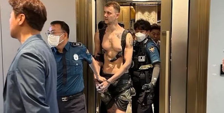 Альпинист, экстремал, залез по стене, башня, небоскреб, Lotte World Tower, The Shard, 123 этажа