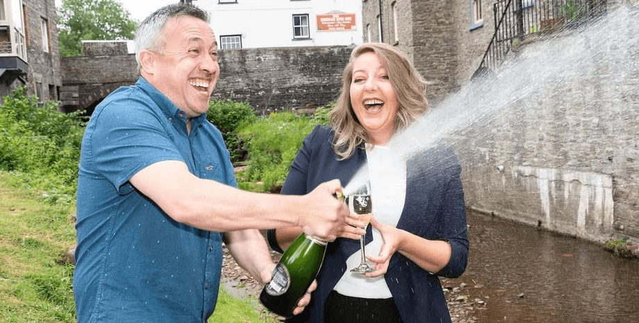 Подвійна вдача: подружжя вирішило ризикнути і знову стало мільйонерами