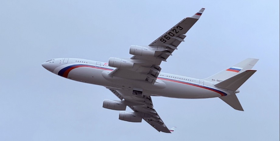 Самолет президента РФ Самолет президента РФ с бортовым номером RA-96023 отправился на Аляску