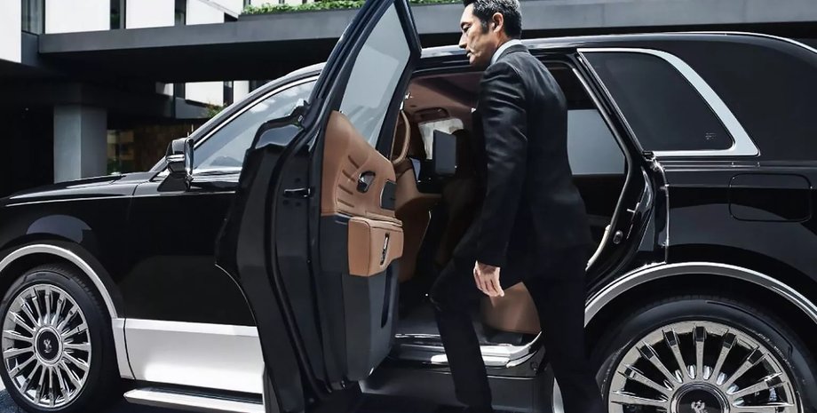 Шикарний кросовер Toyota Century SUV