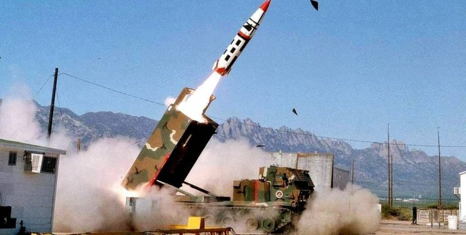 Selon les analystes, les missiles balistiques ATACMS ont été créés avec précisio...
