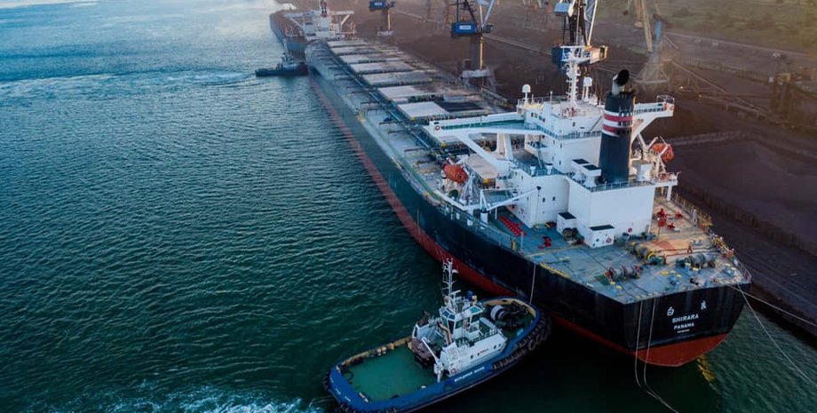 Корабль в Черном море