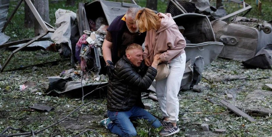 После атаки на Киев родители ждут спасения сына после атаки на Киев