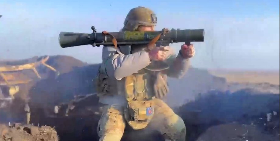 выстрел из гранатомета Carl Gustaf