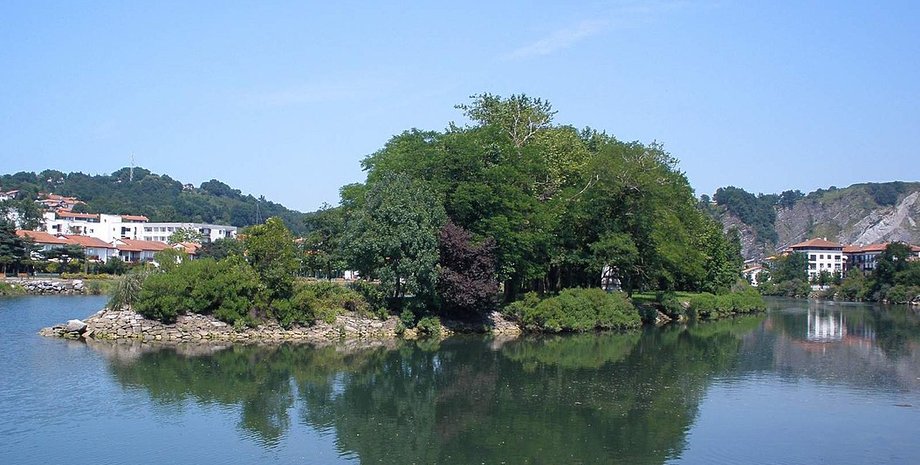 Незвична плавуча суша: острів Фазанів змінює державу-власника кожні пів року