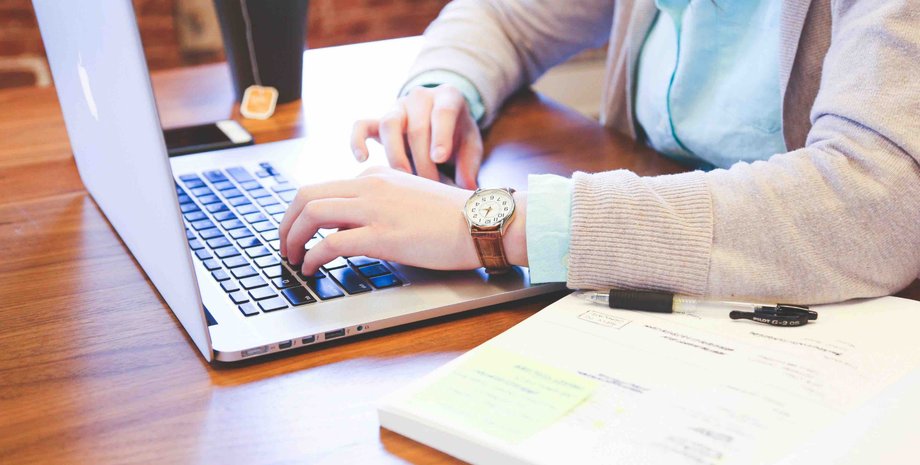 ноутбук, женщина, стол, фото