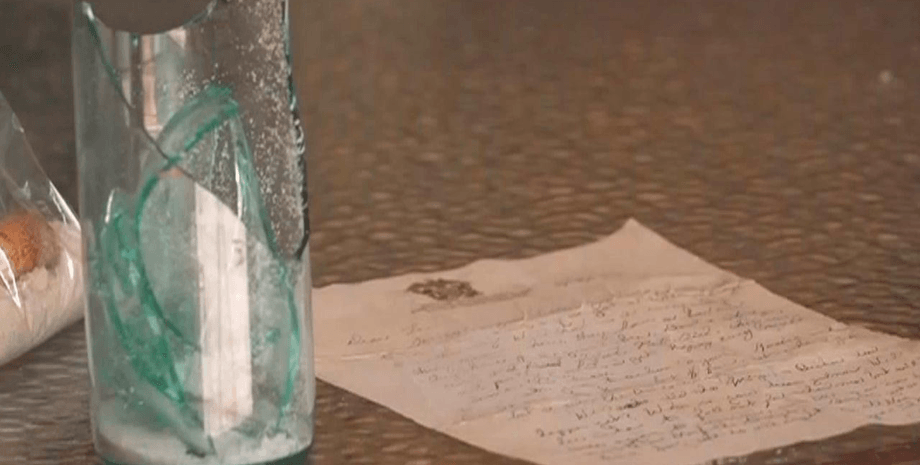 Послание времен Второй мировой войны, послание в бутылке, ураган выбросил на берег, неожиданная находка, старинное письмо