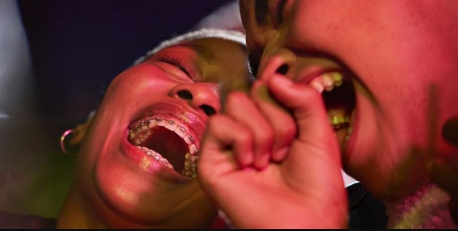 смех, радость, брекеты