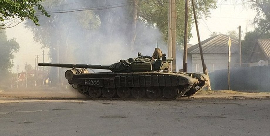 Колонна российских танков / Фото: Reuters