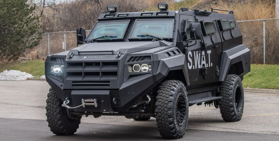 броньовик Roshel Senator