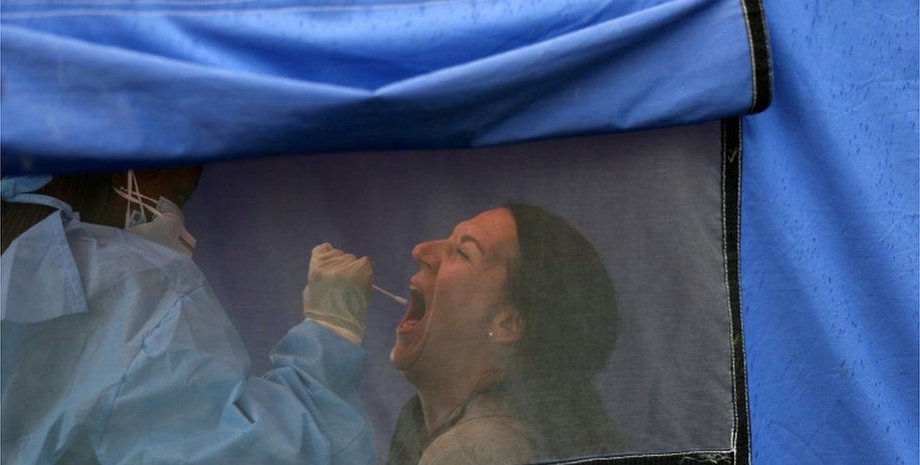 Pfizer, AstraZeneca, Johnson & Johnson, ПАР, Мутація коронавируса, Звелв Мкхізе, Шабір Мадхі, Сара Гілберт