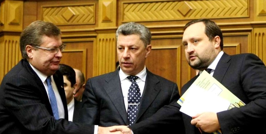 Юрий Бойко (в центре) и другие члены Кабмина Николая Азарова в зале ВР / Фото: rada.gov.ua
