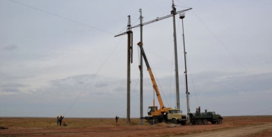 Ремонт опор ЛЭП / Фото: ru.krymr.com