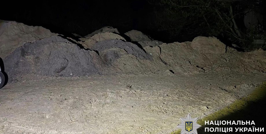 На Київщині 11-річного хлопчика засипало піском: деталі трагедії