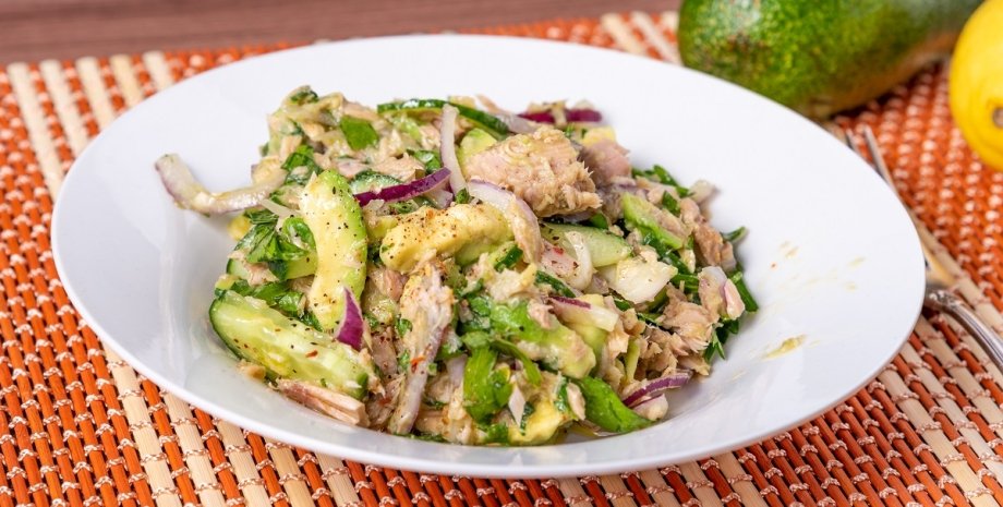 Салат с тунцом и авокадо рецепт